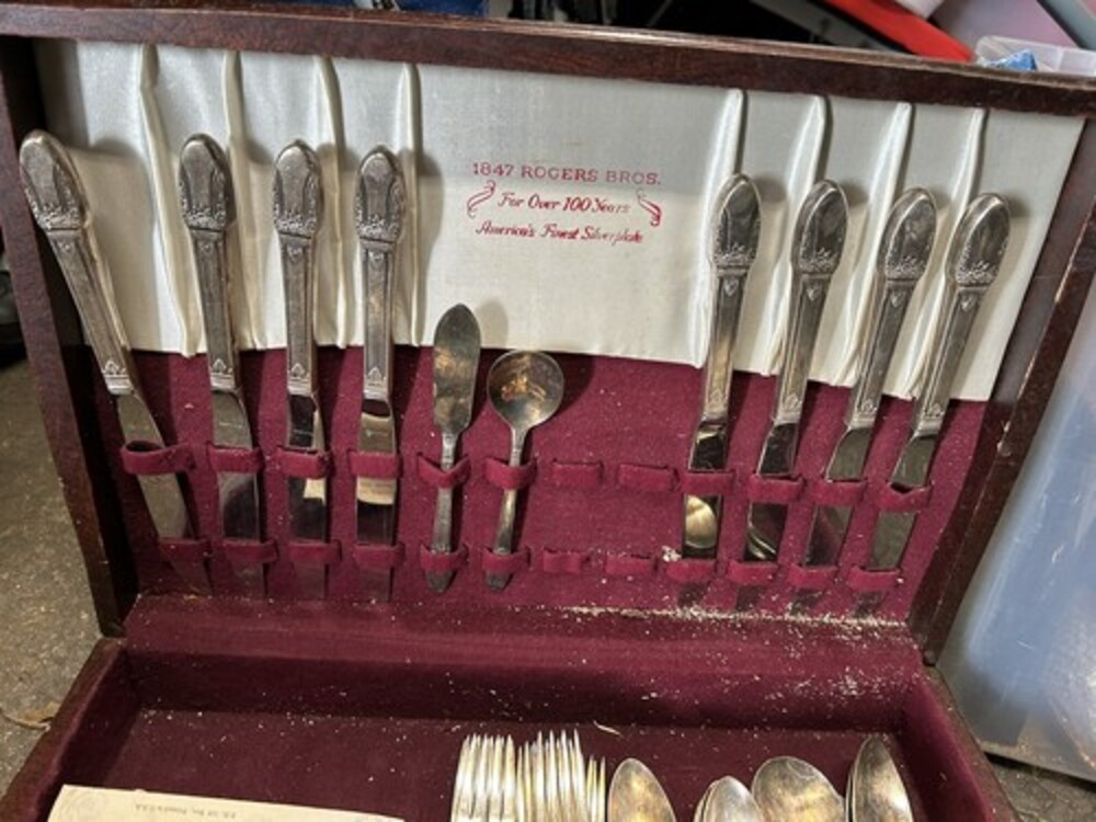 1847 ROGERS BROS. America's Finest Silverware Set